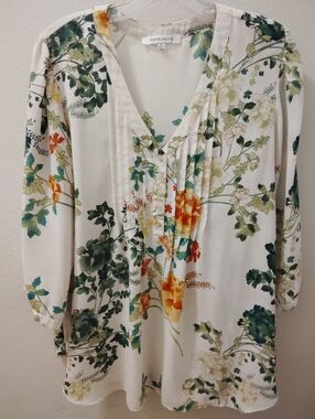 Rose & Olive Cream Floral V-Neck Pintuck Tunic